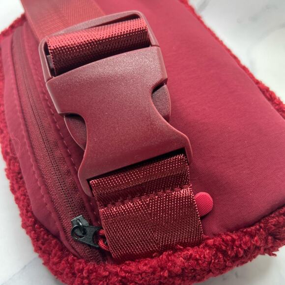 Everyday burgundy sherpa fuzzy standard - Picture 2 of 7